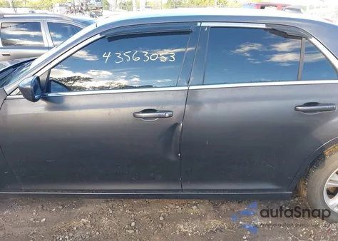 2015 Chrysler 300 Limited z USA, uszkodzony, nr VIN 2C3CCAAG3FH772815